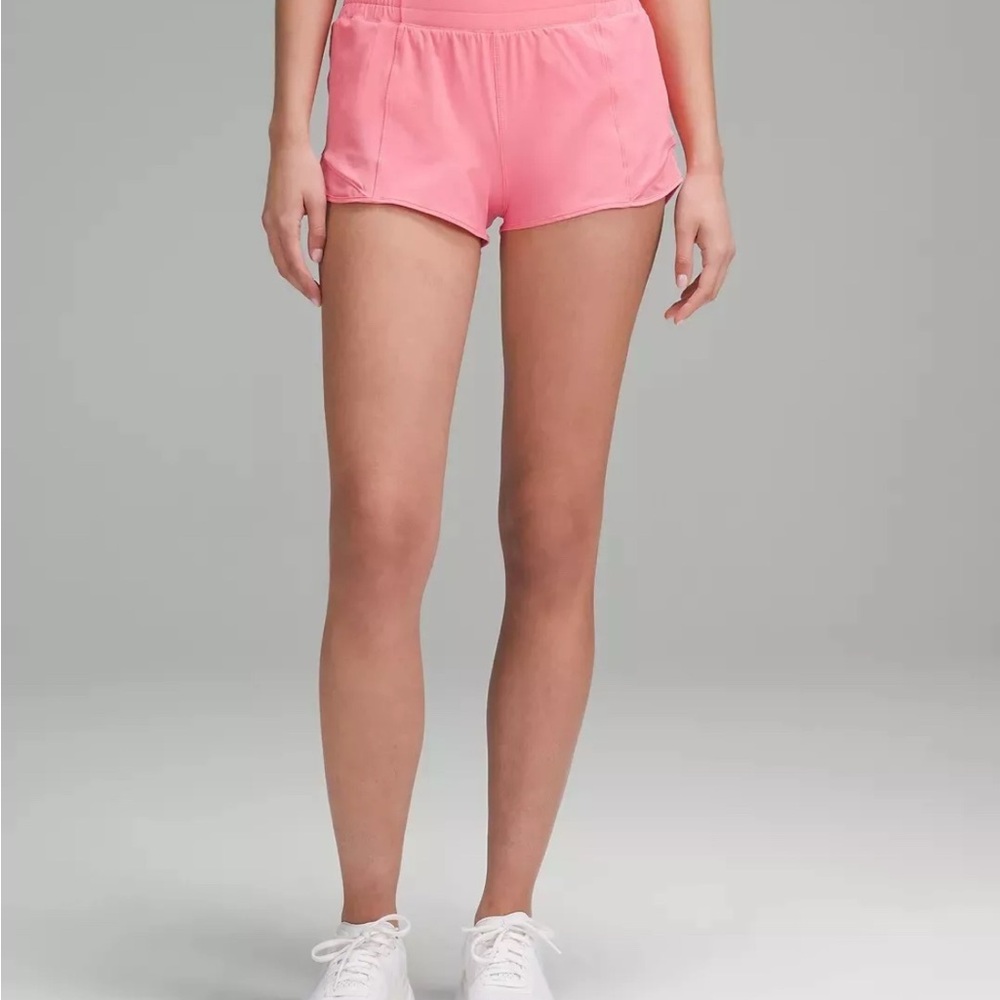 Women’s Lululemon pink mid-rise hotty hot shorts 2.5 inch